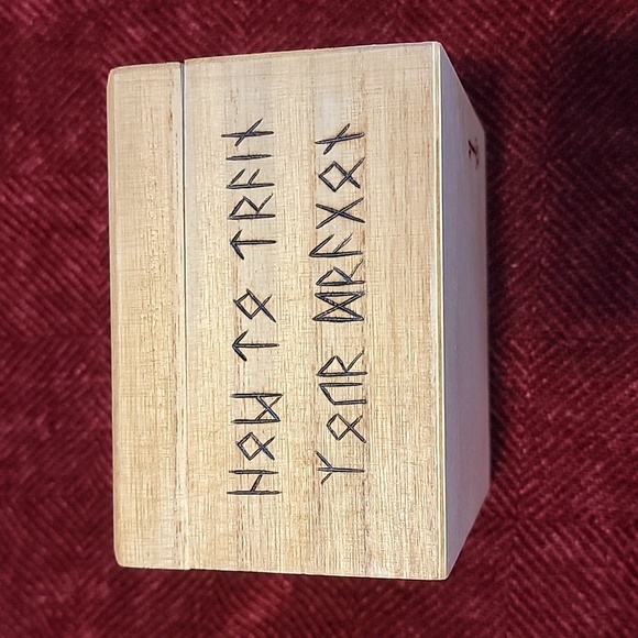 HTTYD pyrography wooden box - Picture 3 of 11